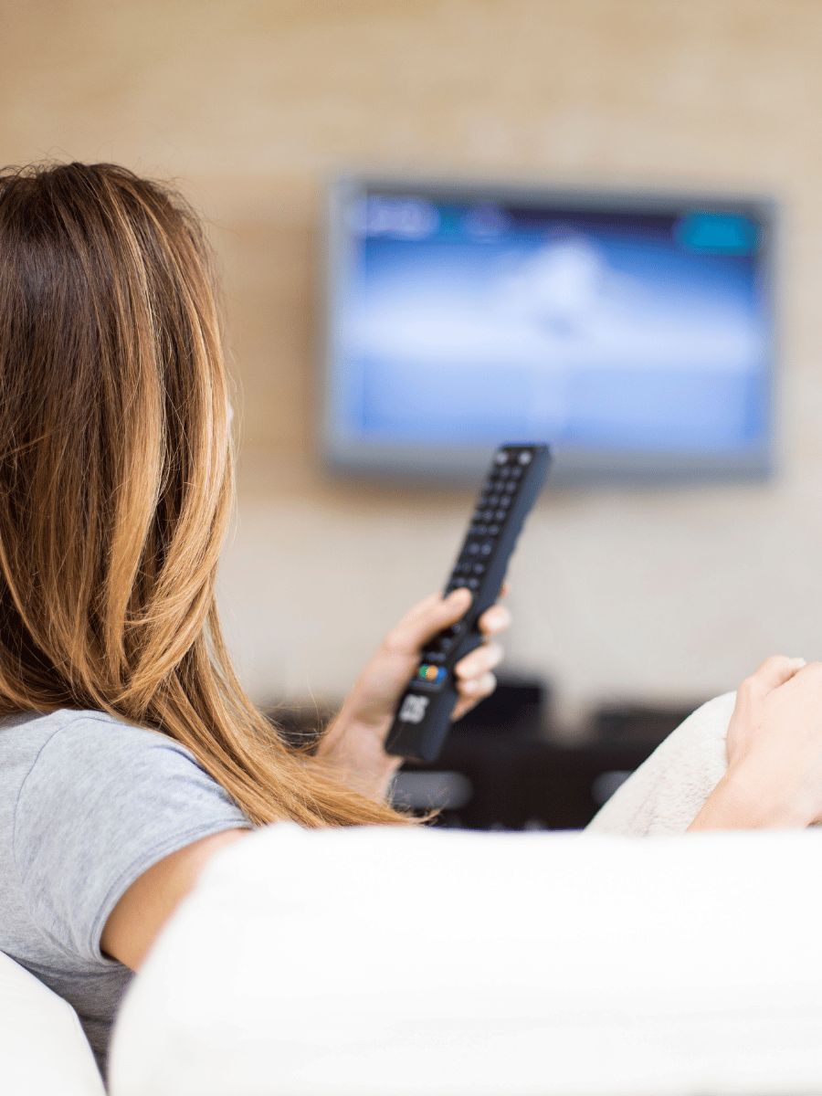 Schütt Optik Hörakustik Ludwigsburg Hörgeräte kostenlos testen entspannen fernsehen