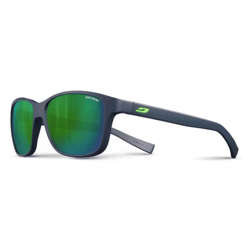 Sonnenbrille Powell von Julbo mit grünen Gläsern und blauem Gestell.
