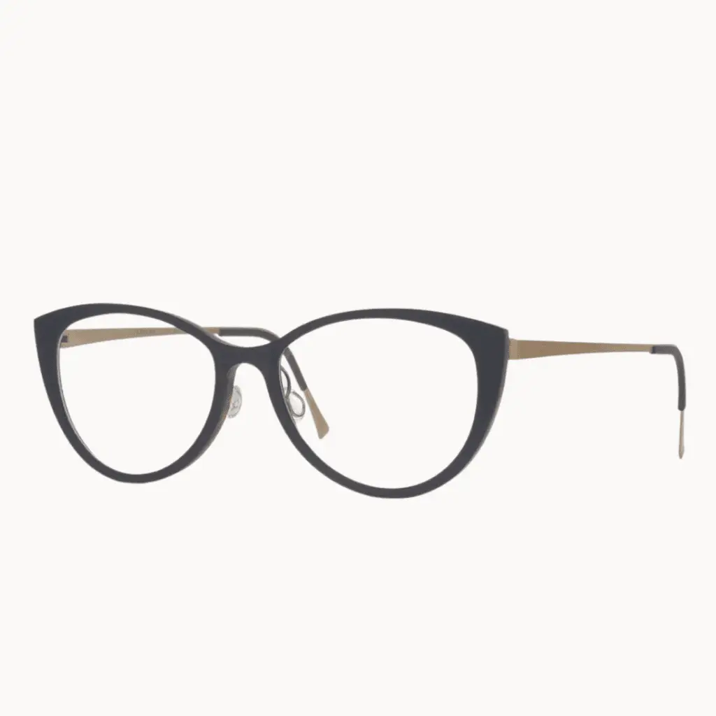 Schwarze Damenbrille aus Büffelhorn von Lindberg mit goldenen Bügeln.